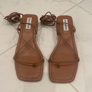 Steve Madden lace up sandals in cognac with small block heel, size 8.5. New!
